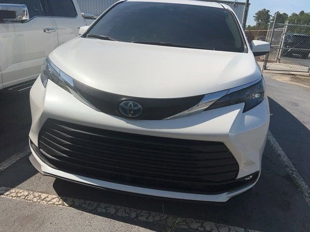 2025 Toyota Sienna XLE
