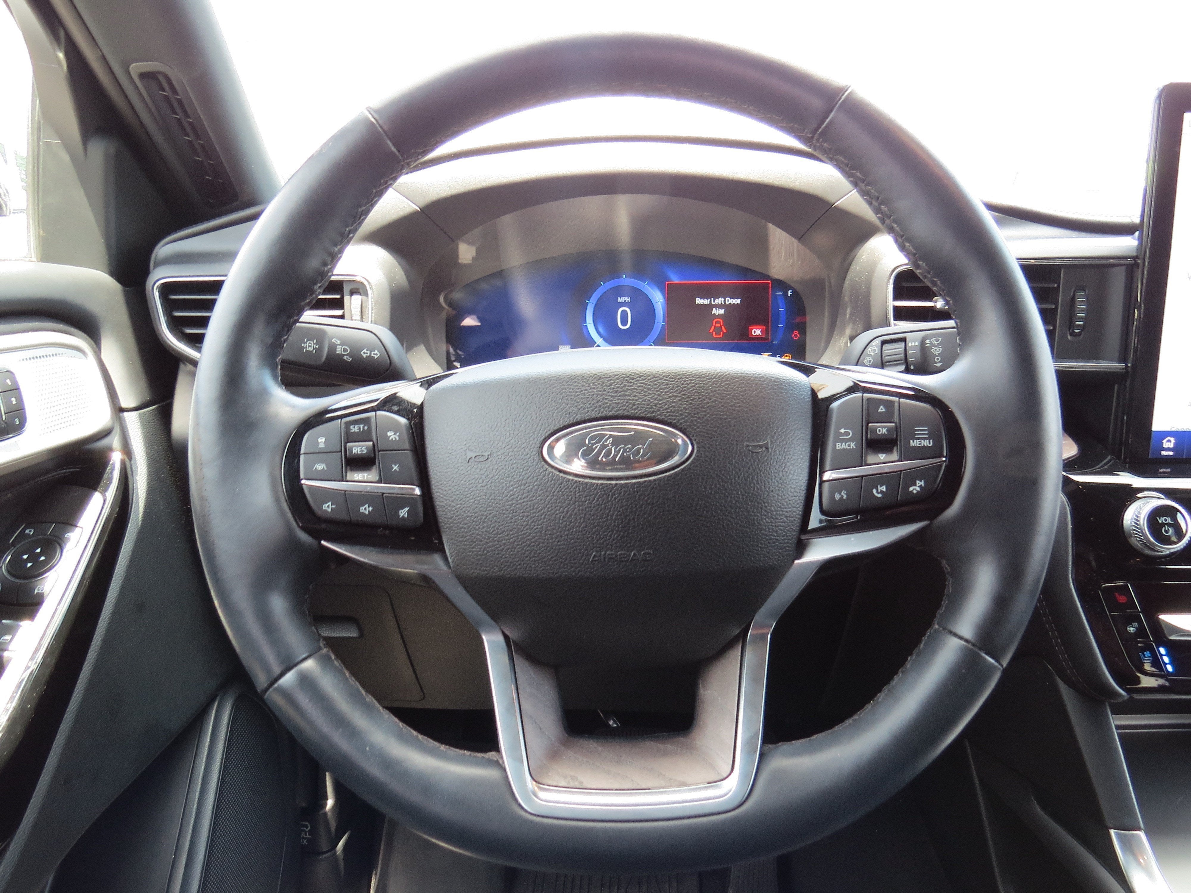 2023 Ford Explorer Platinum