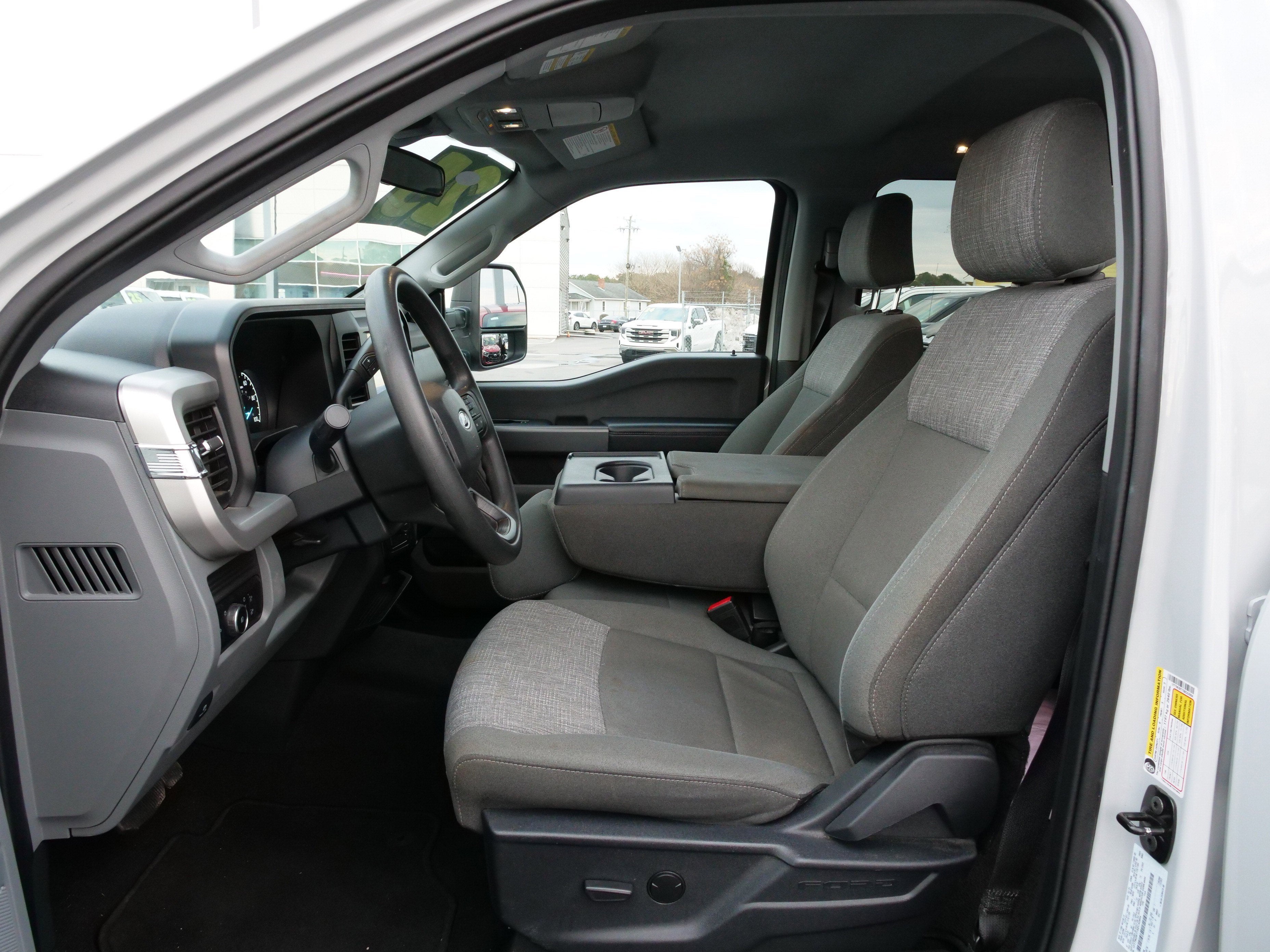 2025 Ford Super Duty F-250 SRW Base