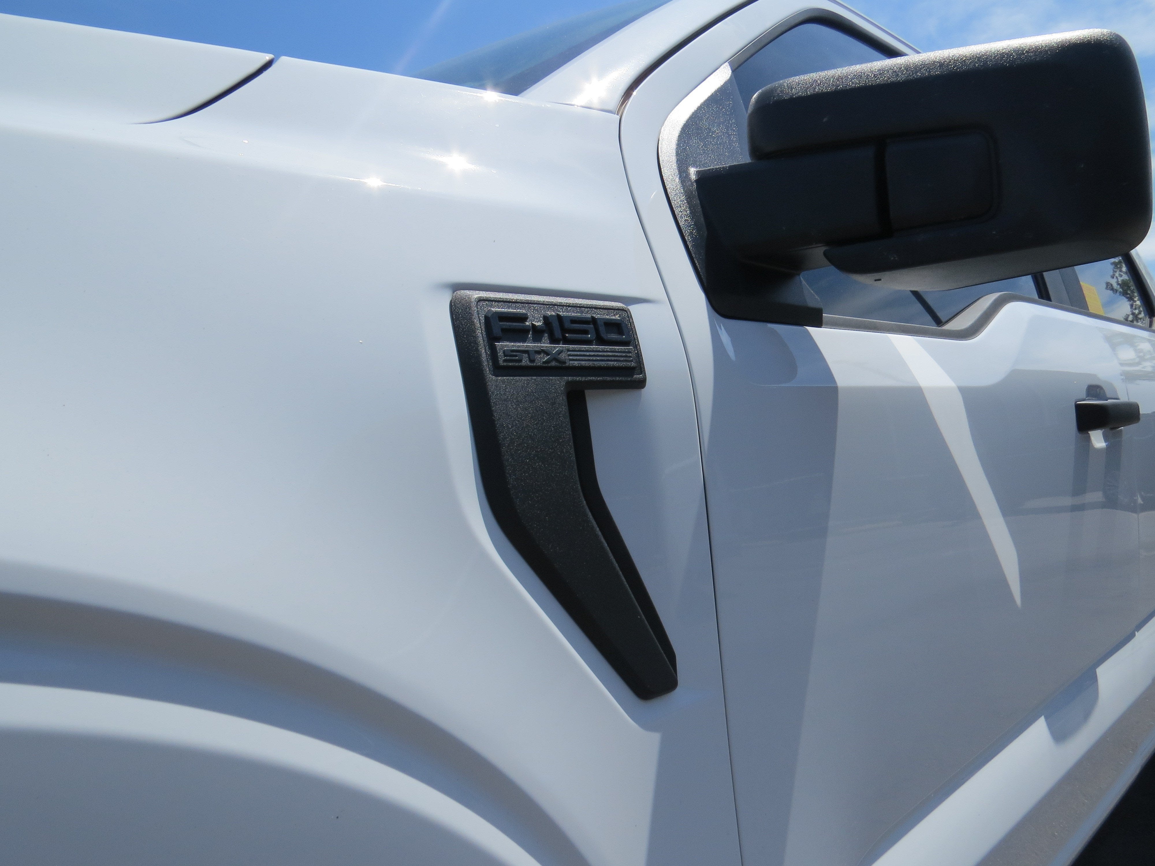2023 Ford F-150 XL 4WD SuperCrew 5.0L w/ STX Apperance Pkg.