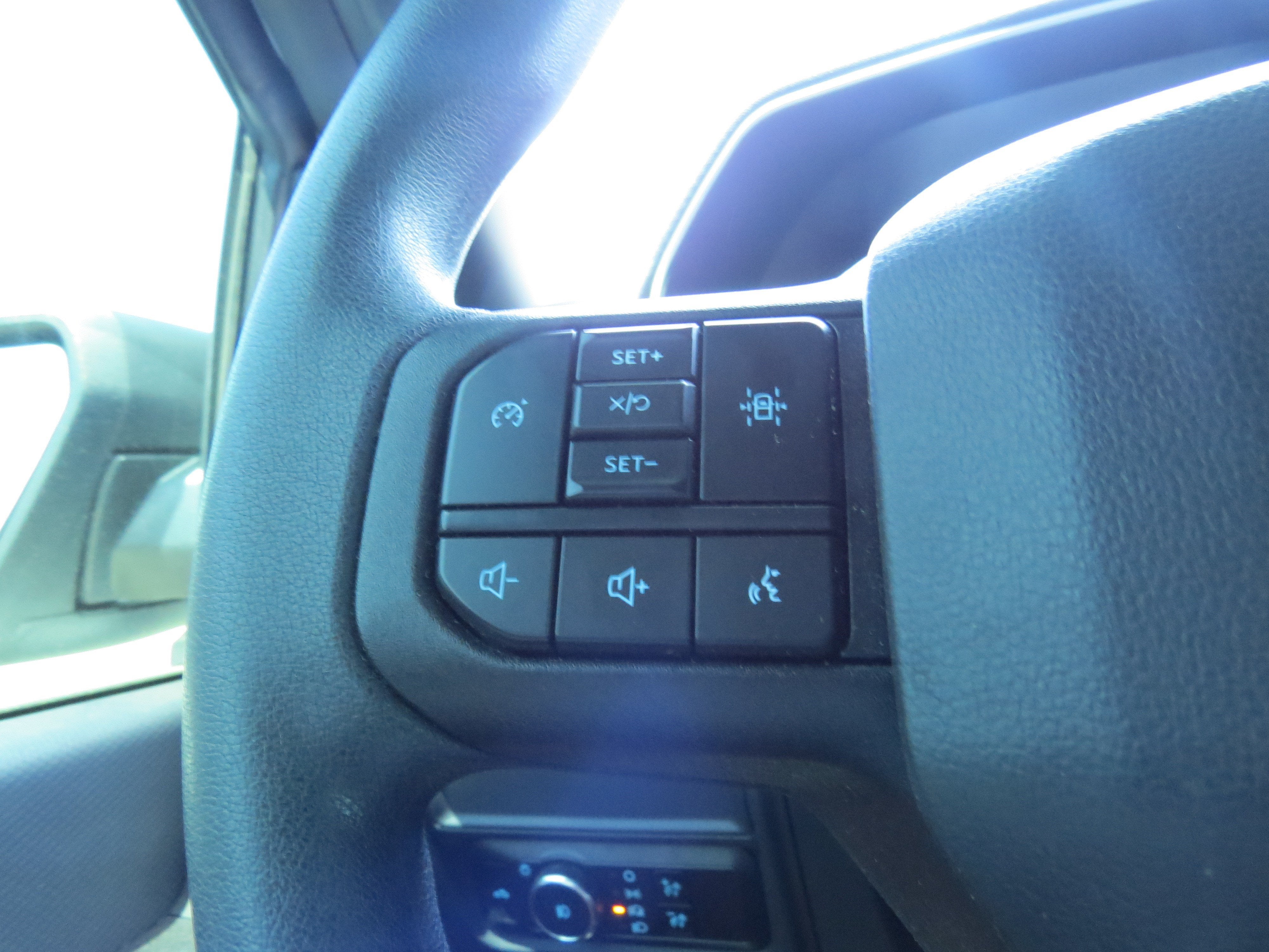 2023 Ford F-150 XL 4WD SuperCrew 5.0L w/ STX Apperance Pkg.