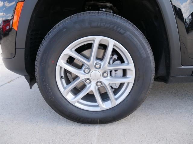 2025 Jeep Grand Cherokee GRAND CHEROKEE LAREDO X 4X2