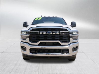 2025 RAM Ram 3500 Chassis Cab RAM 3500 TRADESMAN CREW CAB CHASSIS 4X4 60' CA