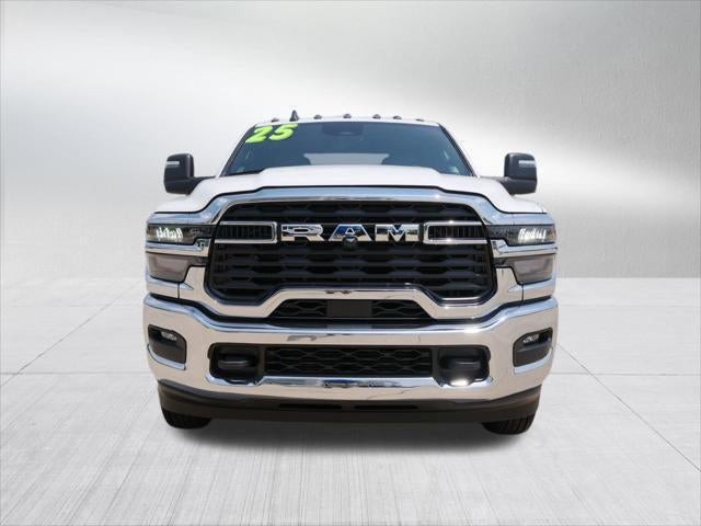 2025 RAM Ram 3500 Chassis Cab RAM 3500 TRADESMAN CREW CAB CHASSIS 4X4 60' CA