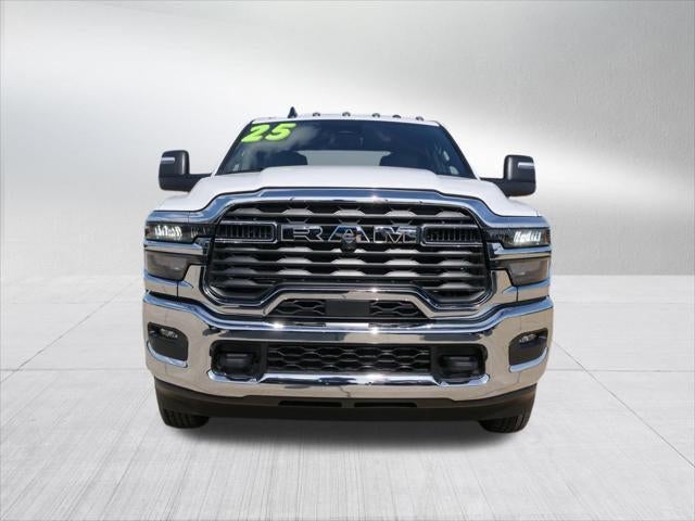 2025 RAM Ram 3500 Chassis Cab RAM 3500 TRADESMAN CREW CAB CHASSIS 4X4 60' CA