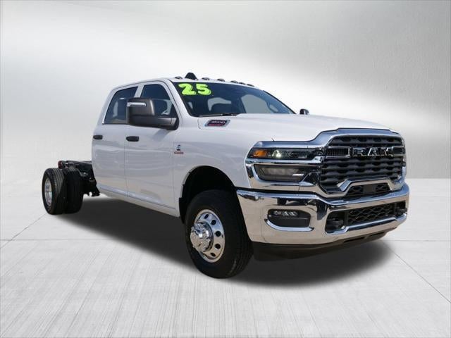2025 RAM Ram 3500 Chassis Cab RAM 3500 TRADESMAN CREW CAB CHASSIS 4X4 60' CA