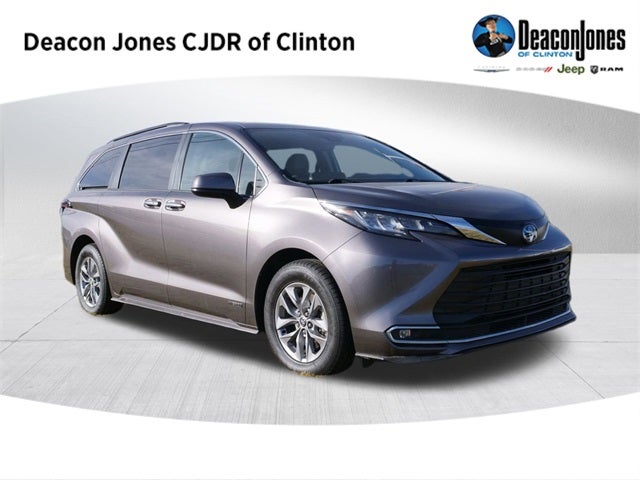 2021 Toyota Sienna XLE 8 Passenger