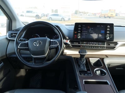 2021 Toyota Sienna XLE 8 Passenger