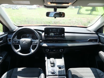 2023 Mitsubishi Outlander SE